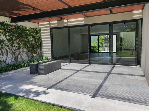 Imagen 6 de 30 de De Revista Casa Nueva En Venta, Vistahermosa, Calle Cerrada