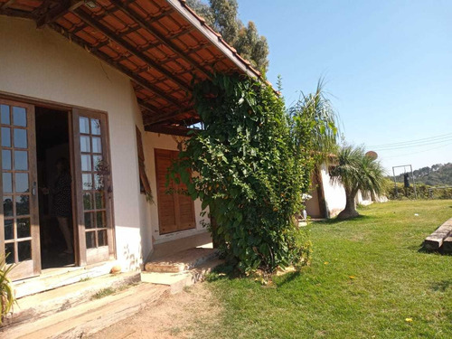 Imagem 2 de 14 de 2.500 M², Em Condomínio, 03 Dormitórios E Piscina !!