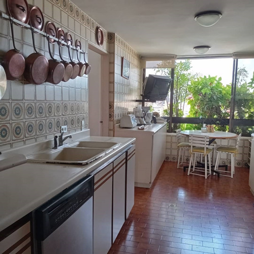 Imagen 7 de 16 de En Venta Amplio Apartamento De 217 Mts² Resd. Oasis En La Campina, Vista Al Ávila, Espectaculares Áreas Sociales, Piscina, Etc.. Js 04144501186