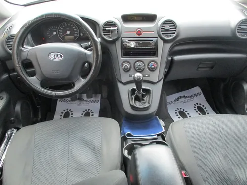 Kia Carens RONDO EX 4X2 2000CC MT AA