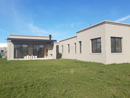 Casa En Venta Ubicado En Country Maschwitz, Zona Norte