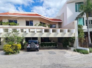 Casa En Venta En Las Quintas Zona Hotelera Cancun B-ccr3969