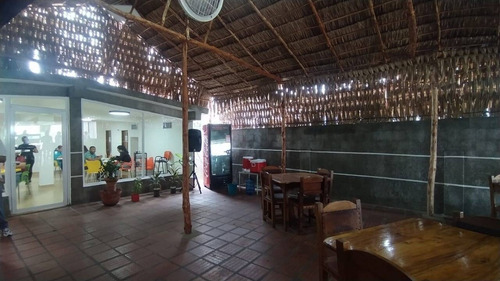 Imagen 2 de 6 de Casa Comercial En Venta En Av Las Delicias Maracaibo Apí 1463