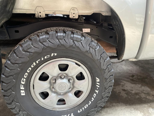 Imagen 6 de 16 de Toyota Hilux 2.7 Sincronica 4x4