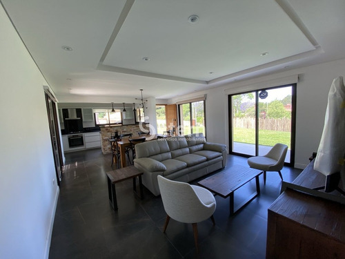 Imagen 4 de 16 de Moderna Propiedad De 3 Dormitorios A Estrenar En Venta En Marly - Punta Del Este