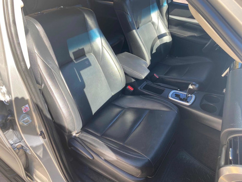 Toyota Hilux 2.8 Cd Srx 177cv 4x4 At 2016 2234003316