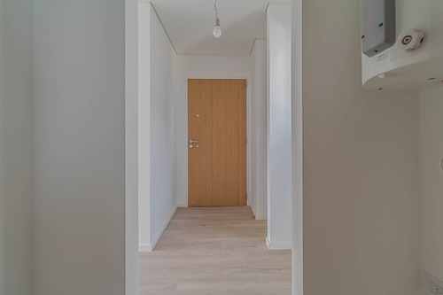 Venta De Monoambiente De Categoría Divisible Con Balcón En Piso Alto A Estrenar En Devoto C.a.b.a