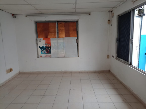 Bodega Comercial Con Oficinas, 200m², Zona Norte Y Zona Portuaria.