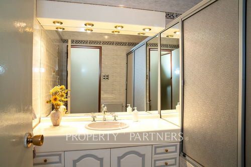 Elegante Duplex Con Hermosa Vista Al Estrecho Amob...