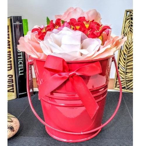 Imagem 2 de 4 de Baldinho + Rosas Artificiais Decoração Flores Arranjos Vasos