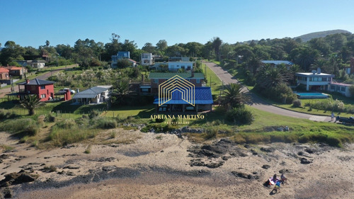 Hermosa Casa Sobre Le Mar