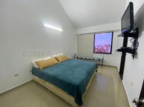 Imagen 16 de 22 de Julio Latouche Vende Hermoso Townhouse En Lomas Del Este Valencia 23-9286