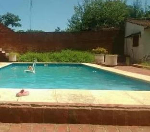 Casa Quinta En Venta - 3 Dormitorios 3 Baños - Cocheras - 1.300mts2 - Lobos