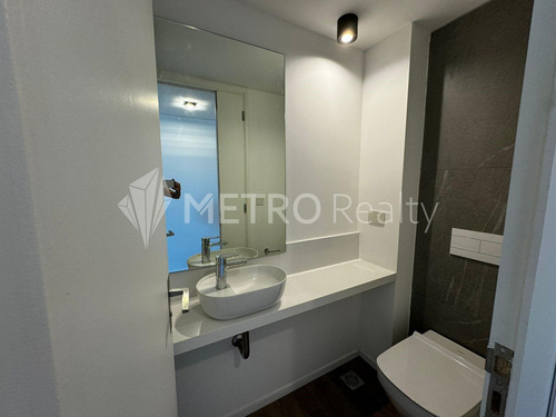 Venta, Departamento 2 Ambientes Con Cochera En Quartier Del Bajo ,puerto Madero