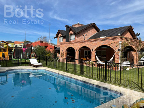 Venta Increíble Casa Con Piscina En Country Banco Provincia