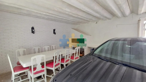 Vende Casa En Zona Comercial En Lugano - Punta Del Este