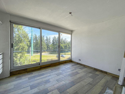 Imagen 10 de 22 de Departamento De 1 Dormitorio En Venta Con Cochera Aldea Fisherton