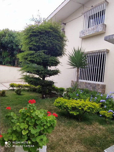 Casa En Venta En Urbanización Santa Elena Barquisimeto. Nv