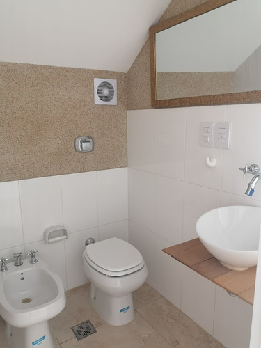 Imagen 10 de 16 de Duplex 3 Ambientes Con Patio Y Cochera En Ramos Mejia