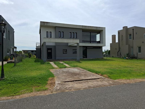 Excelente Casa En Venta Para Terminar.