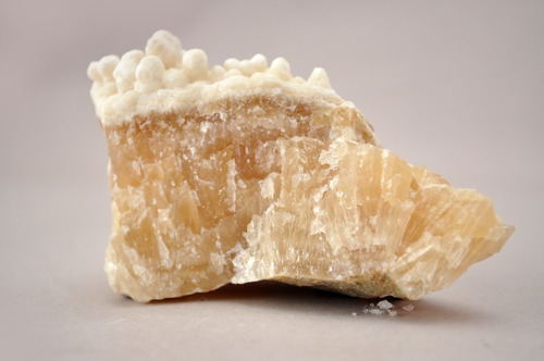 Imagen 1 de 2 de Piedra Aragonito Con Caliza Coraloide Pieza De Colección