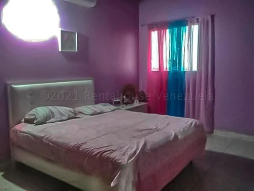 Imagen 9 de 11 de Apartamento Amplísimo De 180mts2 En La Av. Ollarvides, Ciudad De Punto Fijo-edo. Falcón.#22-1262.