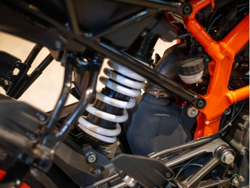 Imagen 20 de 25 de Ktm Duke 390 Gris Usado Seleccionado