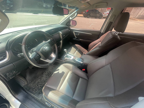 Imagem 5 de 10 de Toyota Hilux Sw4 2.8 Srx 4x4 7 Lugares 16v Turbo