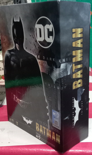 Batman Dark Knight Figura Escala 1/9 Cristian Bale Edition