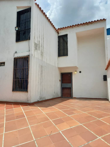 Casa En Urb. La Esmeralda, San Diego, Valencia, Plc-711