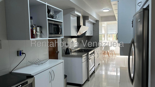 Los Samanes, Calle Cerrada. Vigilancia 24/7 !! Venta Apartamento 135 M2, 3 Hab. + S, 3 Baños + S, 2pe, Cocina Y Baños Actualizados. Edificio Con Excelente Mantenimiento Y Bellas Areas Sociales !!