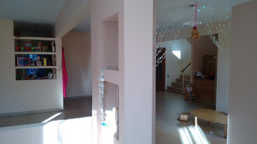 Imagen 11 de 30 de Excelente Chalet En Venta -zona Residencial Castelar Norte- 5 Ambientes- Toma Menor Valor
