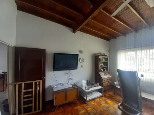 Casa En Venta En Los Colores. Cod V12695