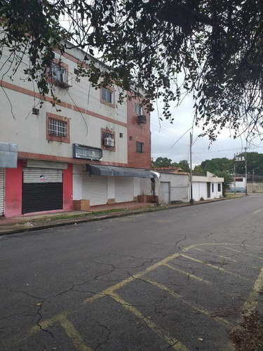 Imagen 1 de 4 de Se Alquila Oficinas En La Calle Bermudez Sector Centro Al01-0073cb-ah