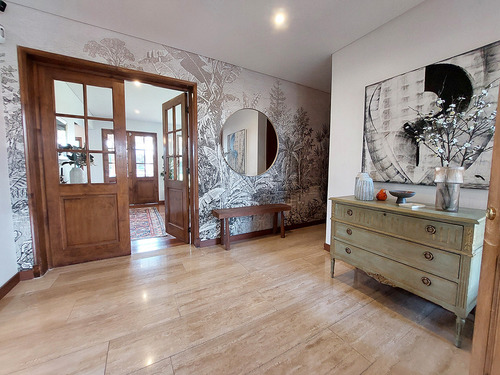 Casa Chilena | 5 Dormitorios + Estar Y Servicio