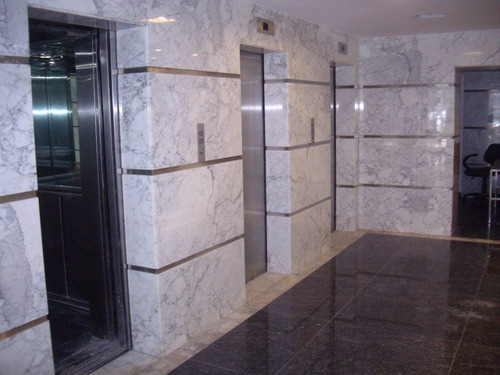 Imagen 3 de 10 de San Martin 390, Edificio En Block Reciclado 4050 M²