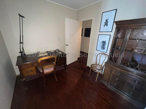 Apartamento En Venta Con Excelente Ubicaciòn En La Urb. Lomas De Las Mercedes
