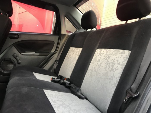 Ford Fiesta Sedan 1.0 2010
