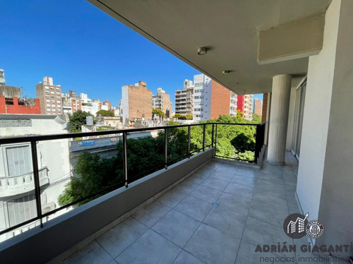 Excelente Departamento De Categoría A Metros De Bv Oroño 3 Dormitorios