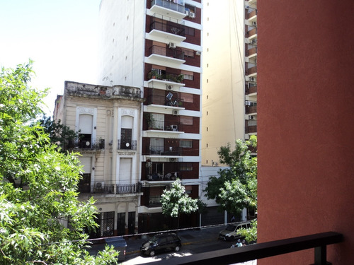 Alquiler Temporario Por Día /semana. Monoambiente Con Balcón Muy Luminoso. Caba, San Cristóbal. Equipado Full. Internet, Cable. Av. Independencia 2200