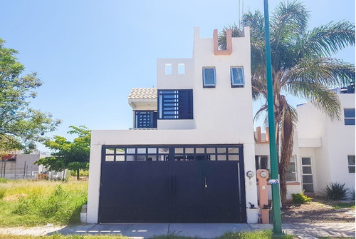 Casa En Venta En  Zona Sur De León