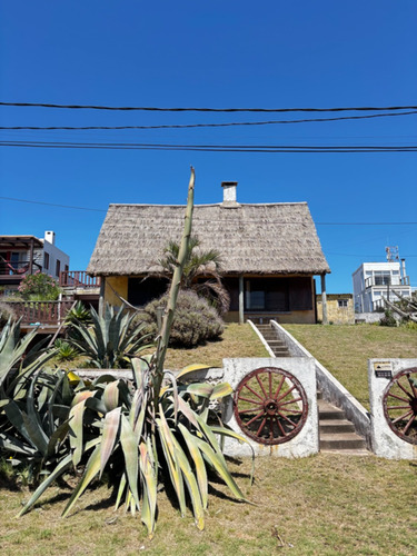 Oportunidad Única Para Inversores Casa A Reciclar Con Vista Al Mar En Zona Top De Punta Del Diablo