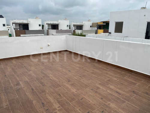 Casa En Renta De 3 Niveles En Esquina, Valle La Rioja, Apodaca, Nuevo León