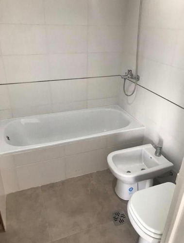 Imagen 14 de 15 de Departamento En Venta De 2 Ambientes De Excelente Ubicación En Temperley