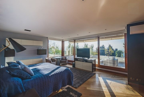 Casa En Venta De 5 Dorm. En Las Condes