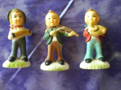 Antiguos Muñecos Plast.duro Niños Musicos Hong Kong 6 Cms.al