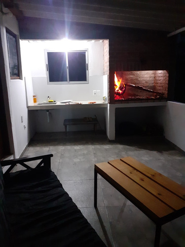 Casa 3 Dormitorios, A 200 Mts De La Costa, Amplia Vista Al Mar.