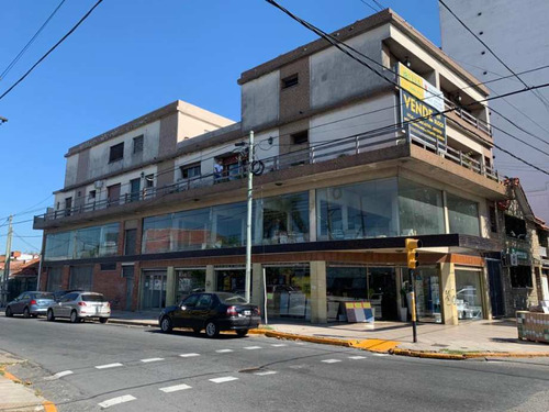 Local Con Vivienda En Venta En Wilde Centro