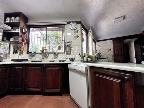 Casa En Arriendo De 6d/4b En Las Condes