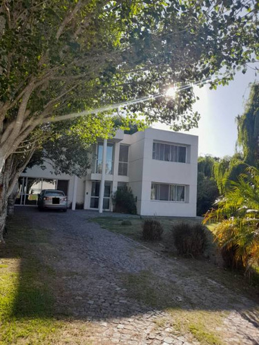 Casa En Venta En Club De Campo Abril